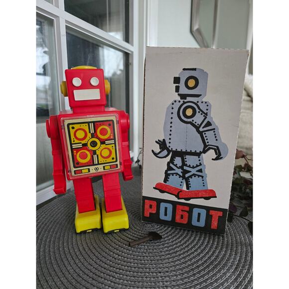 Vintage Rare Old RUSSIAN USSR Robot Space Toy Wind Up Soviet Union POGOT w/ Key - Picture 1 of 12